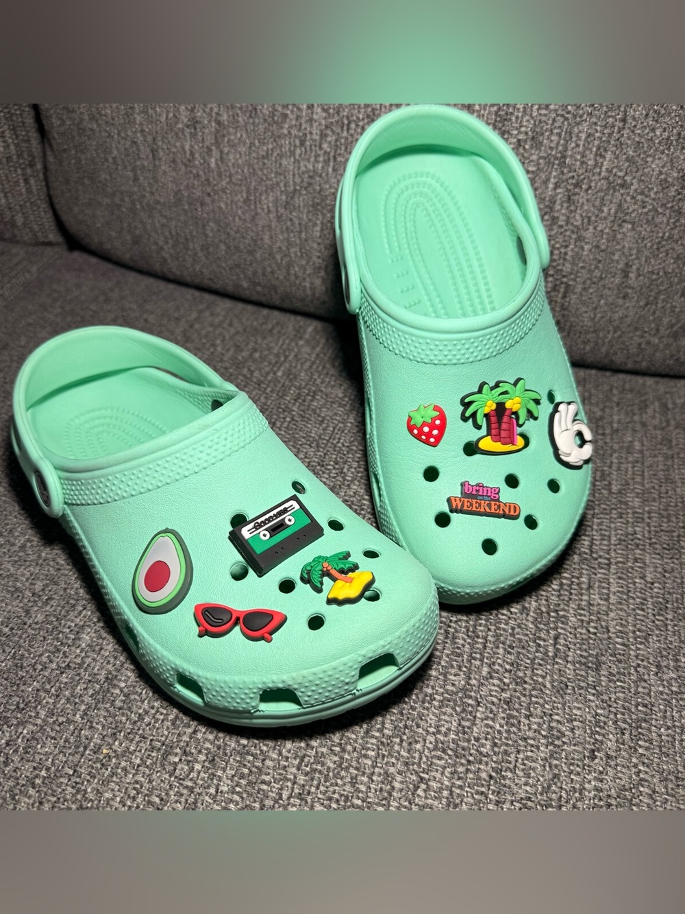 Crocs classic clogs slip on shoes mint green with 8 charms size W 4/ M 2